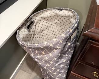laundry basket, good condition 