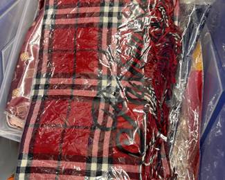 unopened check wool scarf 