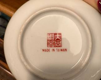 Taiwan Yellow Ground Longevity Pattern Porcelain Dinnerware Set