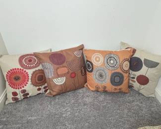 Set of Four Decorative Throw Pillows with Mid-Century Modern Floral Design