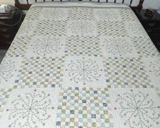 Hand-Quilted Queen Size Bed Quilt with Floral and Checkerboard Pattern