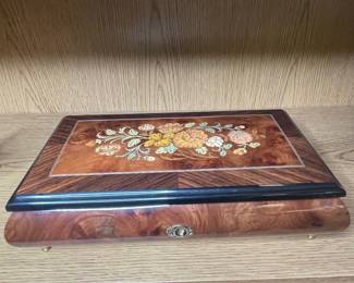 Italian Sorrento Marquetry Music Box vtg