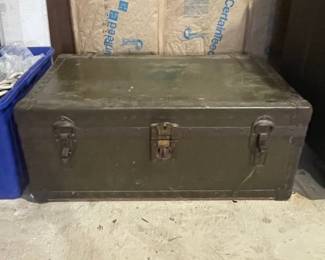 Vintage Doehler Metal Footlocker/Trunk