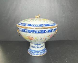 Chinese Famille Rose Porcelain Footed Bowl with Lid