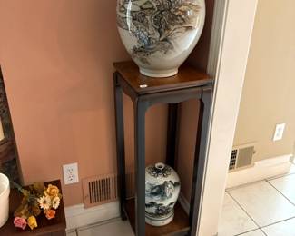 . . . amazing Asian floor vase