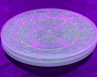 Uranium glass glowing!