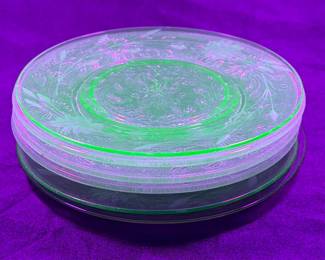 Uranium glass glowing!