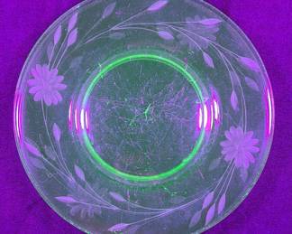 Uranium glass glowing!