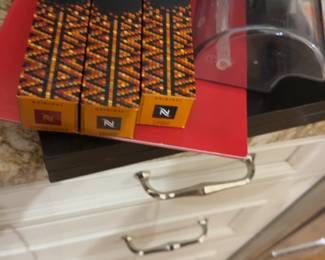 De'Longhi Nespresso Lattissima Coffee Machine EN720.M