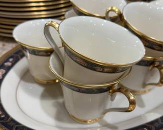 Lenox Royal Peony Dinnerware Set - 58 Pieces Service for 11