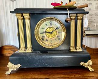 Vitnage mantel clocks