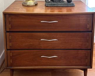 Lane Acclaim Bachelor Chest of Drawers