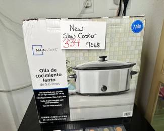 NEW Slow Cooker 