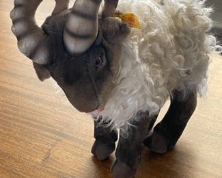 Quality Vintage & Antique Steiff Collection W/ Dozens Of Different Styles Available!