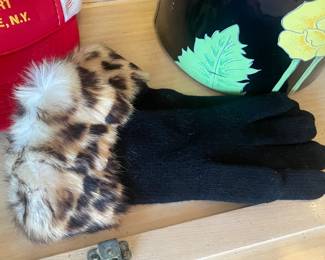 Rabbit Fur Trimmed Gloves