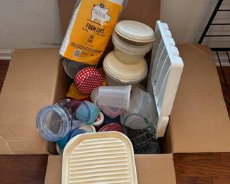 L49 - $20 Plasticware LOT. Large Box of Tupperware, Plastic storage containers etc. LOT box for $10. Not sticky - most have containers & lids.