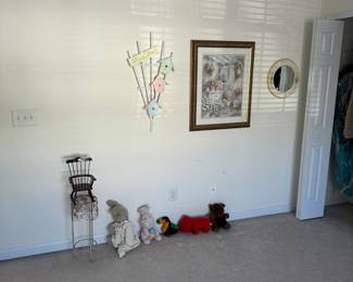 C4 - $10 Random Lot wall art, mirror, stuffed animals. 