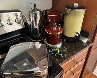 L50 - $20. Untested Vintage Appliance LOT. Most have cords.