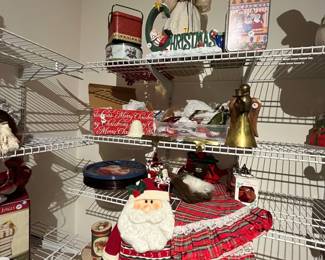 L20 - $20 Christmas LOT.