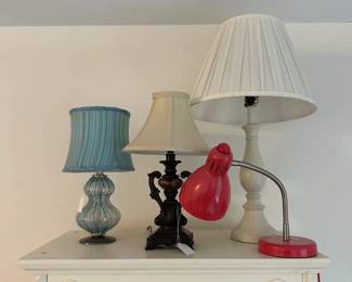 L58 - $30 LOT of 4 Table Lamps. Shades are in good condition.