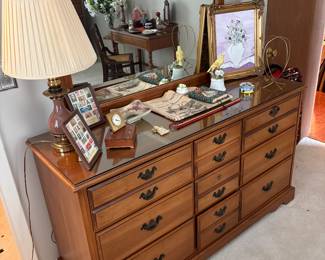 Dresser w/mirror