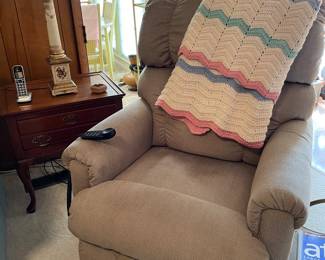 Lift chair by La-z-Boy