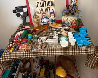 Collectibles & antique toys