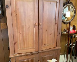 Entertainment cabinet