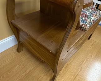 Vintage Oak Gossip Bench with Spindle Back second image
