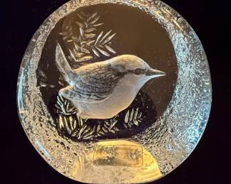 Mats Jonasson Nuthatch Art Glass Paperweight