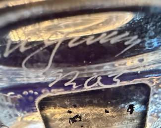 Mats Jonasson Nuthatch Art Glass Paperweight third image