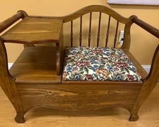 Vintage Oak Gossip Bench with Spindle Back