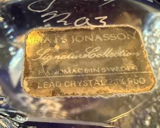 Mats Jonasson Nuthatch Art Glass Paperweight second image