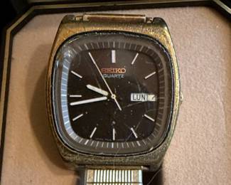 Seiko Quartz DayDate  Watch second image