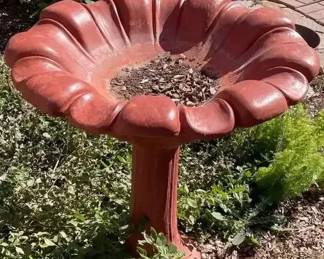 Red FlowerShaped Pedestal Bird Bath Garden Water Bowl Outdoor Decor