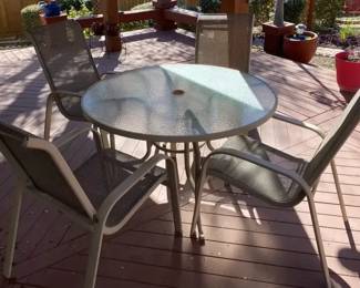 Glass Top Patio Table W Set Of 4 Chairs
