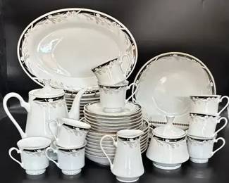 Crown Ming Michelle Fine China Dinner Set with 8 Place Settings