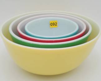 NICE Pyrex Nesting Bowls