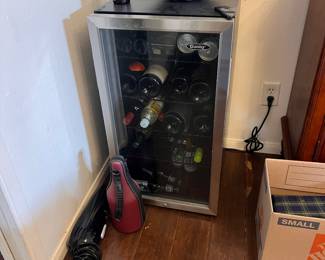 Wine refrigerator 
