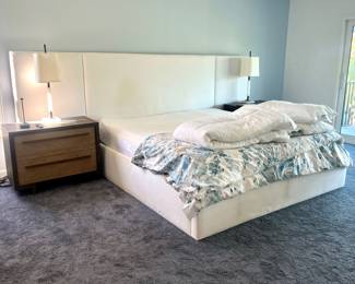 Paired with the Hooker Miramar-Point Reyes bedroom collection, the bed boasts an Avacado Mattress and adjustable headboard.