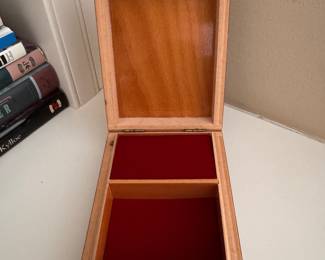 "Raindrops," Hummel Music Box. Photo 3 of 3. 