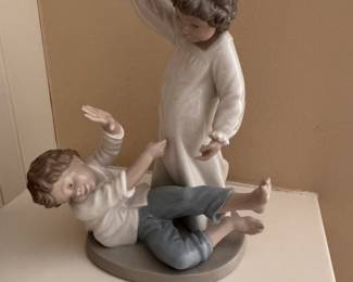 "Pillow Fight," Nao by Lladro Porcelain Figurine. Photo 1 of 2. 