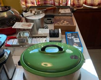 enamelware 3-compartment electric warmer--ancient but still works!! 