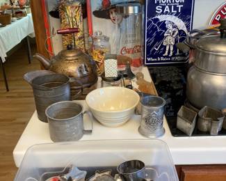 kitchenwares, cookie cutters 