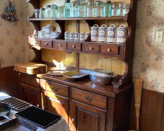 beautiful Ethan Allen open hutch