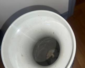 excellent condition, no edge wear