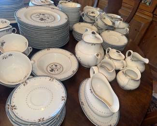 Royal Doulton OLD COLONY large collection settings for 12+