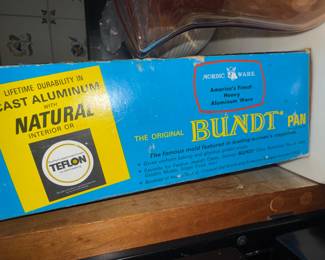 Bundt pan in box