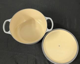 S17 - $225. Le Creuset #24 - 5.5qt. Excellent Condition.
