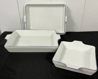 S21 - $100. "Made In" Bakeware Set with Blue Rim. Baking Slab 9" x 13", Baking Dish 9" x 13", Baking Dish 8"x 8". Excellent Condition. Made in France
Naturally Non Stick Porcelain
Thermal Shock Resistant and Oven Safe to 650F